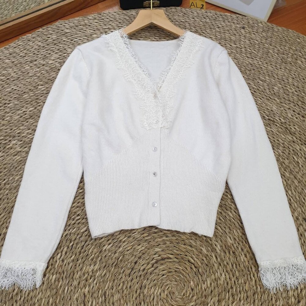 White Lace Trim V-Neck Knit Crop Cardigan Romantic Cottagecore